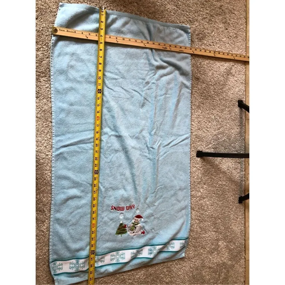 Holiday Christmas Seasonal Snowman and Snowflake Blue Bathroom Towel and Washclo